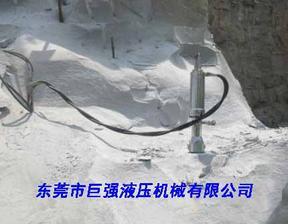 液压破裂器是砂岩采石场荒料开采中必不可少的设备