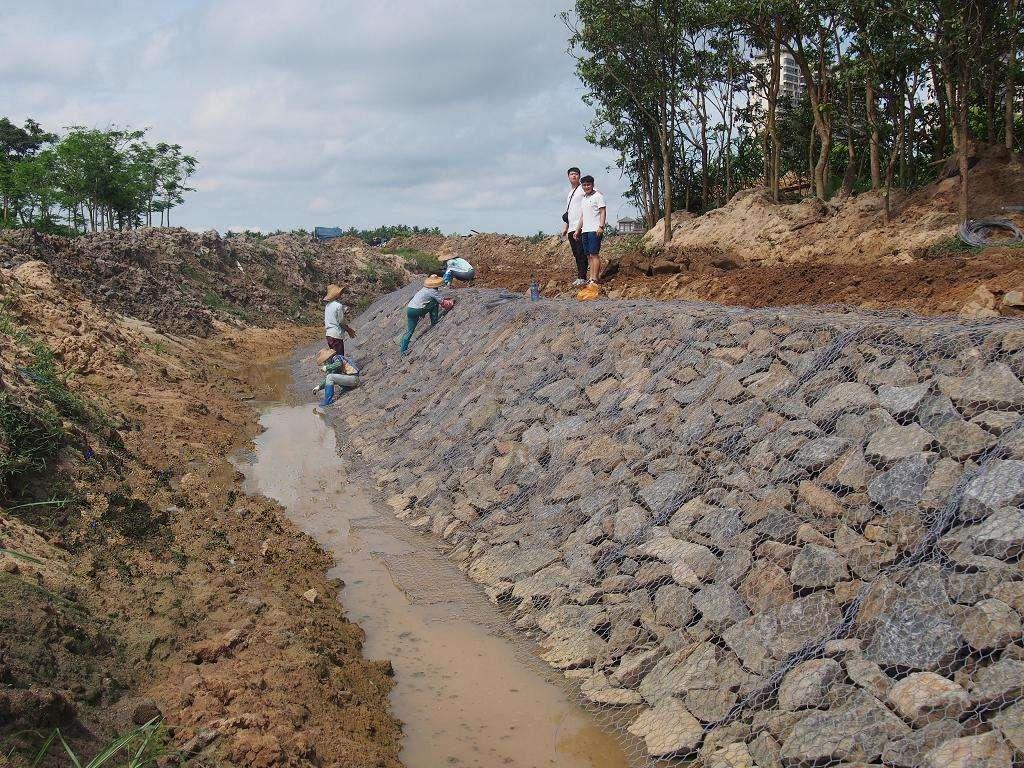 生态河岸雷诺护垫-PVC覆塑绿滨垫-铅丝石笼护坡施工