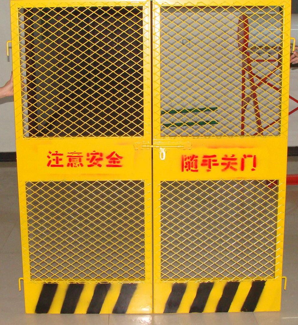 供应浙江温州1.5*1.8米钢板网施工电梯安全防护门