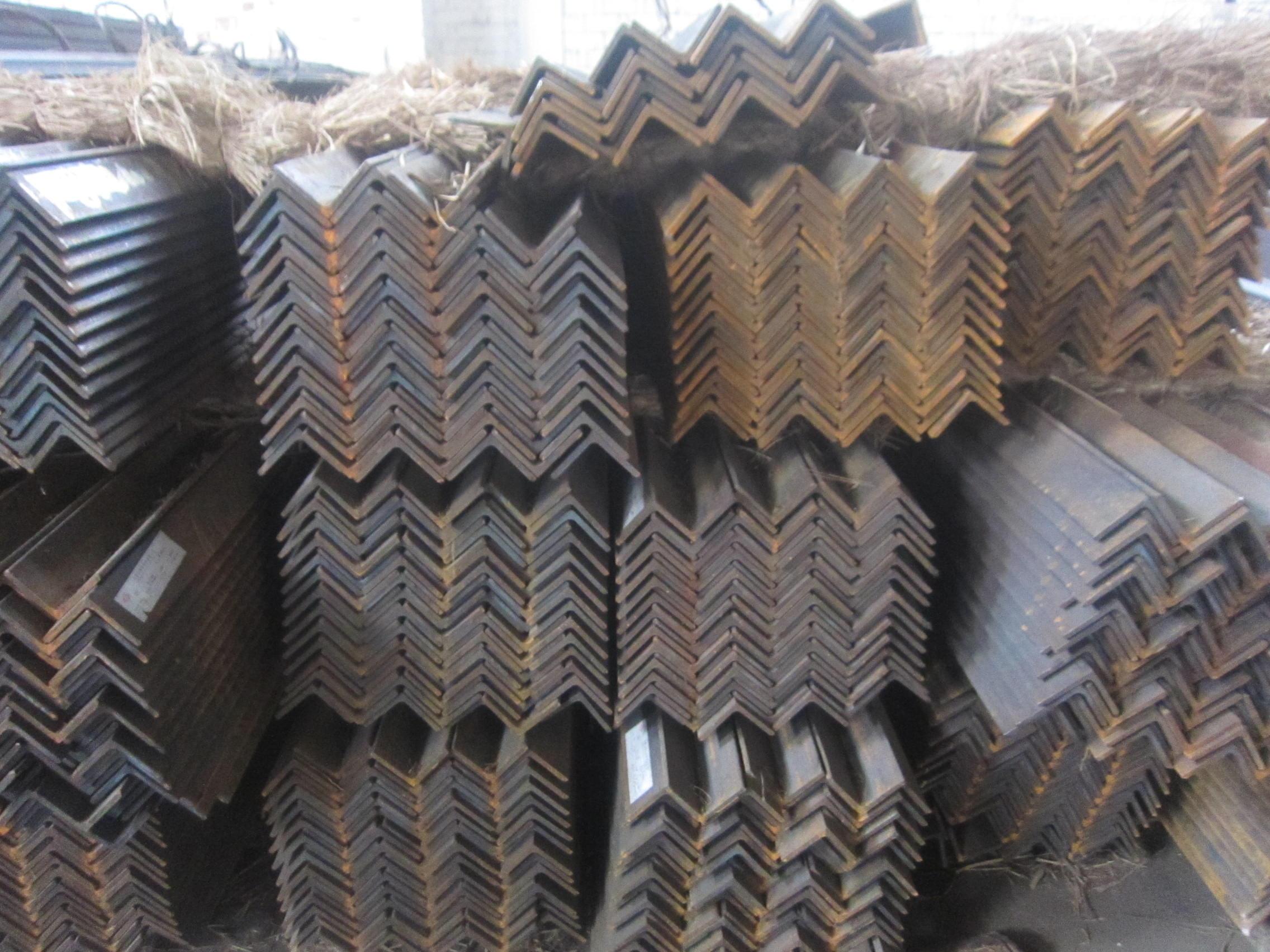 唐山国标热轧角钢厂家直发，上海现货低价促销！