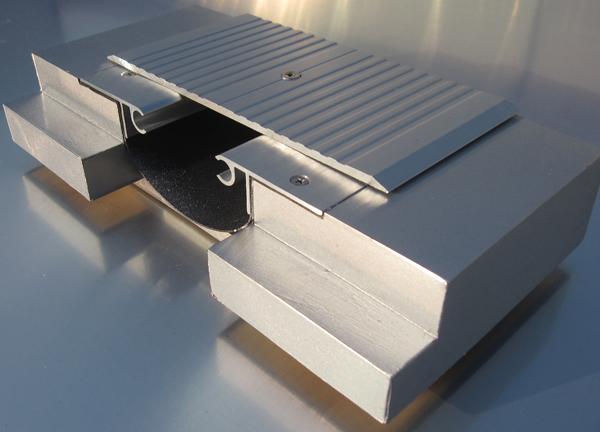 铝合金卡锁型外墙变形缝装置