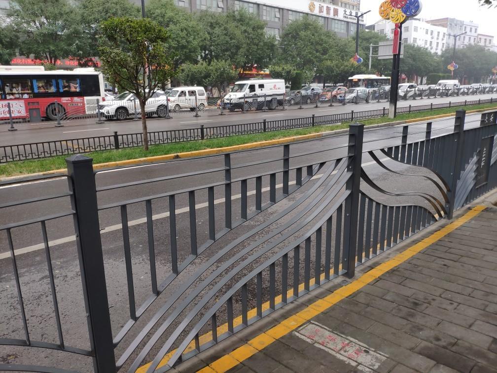 佛山港式护栏广州厂家供应机非隔离栏道路护栏现货价格