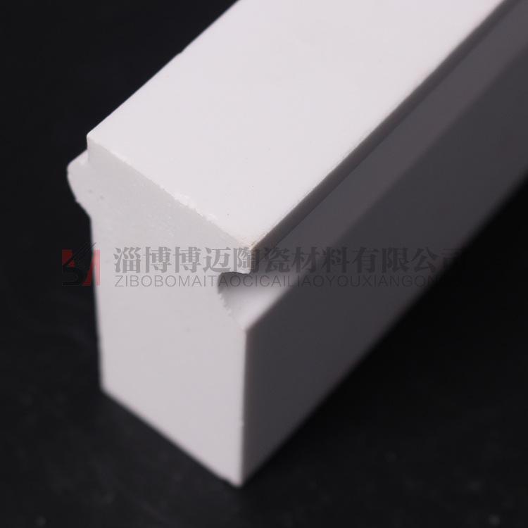 淄博博迈供应微晶耐磨氧化铝陶瓷衬砖 球磨机专用耐磨高铝衬砖