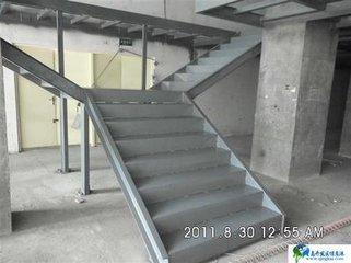太原钢结构隔层复式楼中楼隔层的焊接消防楼梯制作