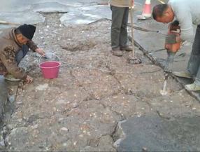 水泥混凝土路面破损专用修补材料施工简单