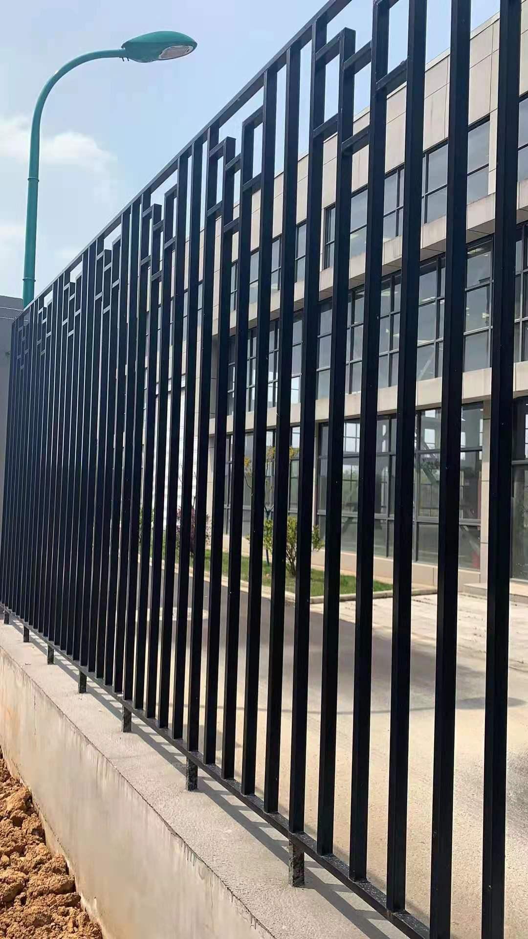 锌钢栅栏大门 锌钢栅栏厂家定制 这款护栏大气简单