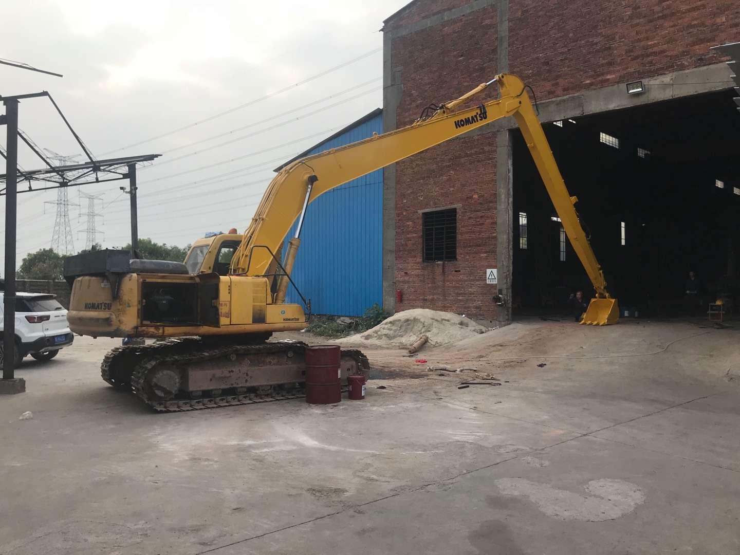 广东小松220挖掘机定制18米加长臂清淤厂家