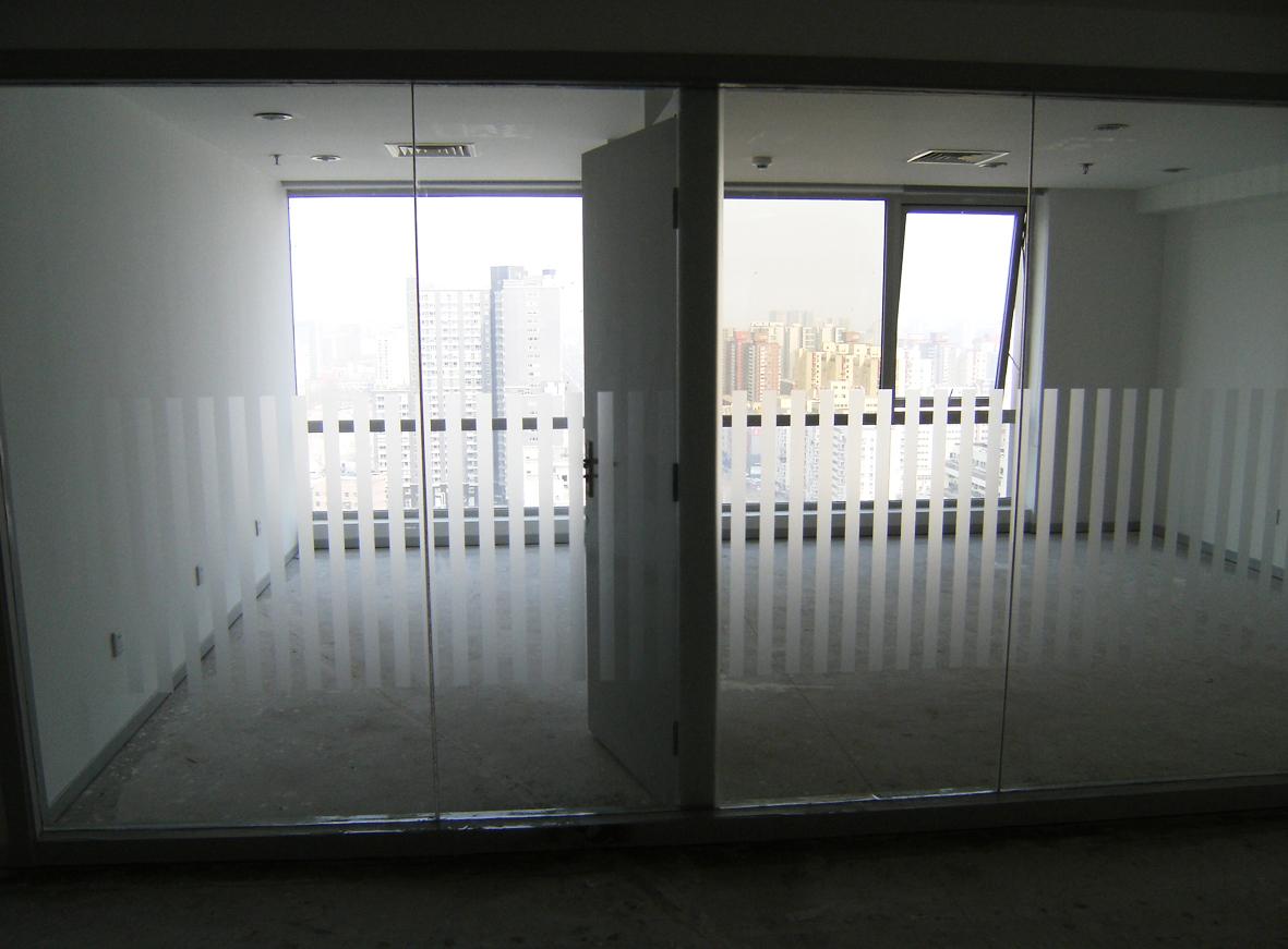 郑州窗户贴膜,透光不透明磨砂膜,窗户贴膜上门安装