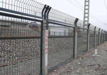 8203;矩形管栅栏 专注高速铁路高架桥工程护栏网