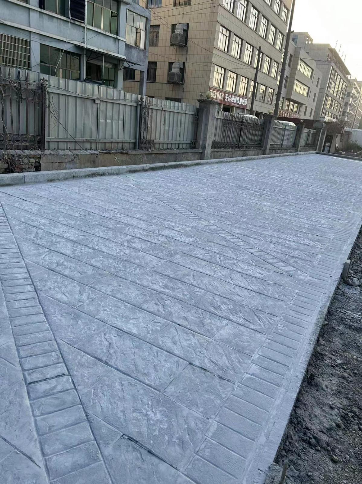 江苏学校混凝土压模地坪防滑压印路面材料批发厂家
