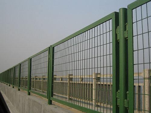 8203;防抛网 专注高速铁路高架桥工程护栏网
