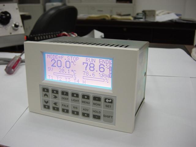 历史性的突破----日本OYO温湿度带程序智能PID控制器