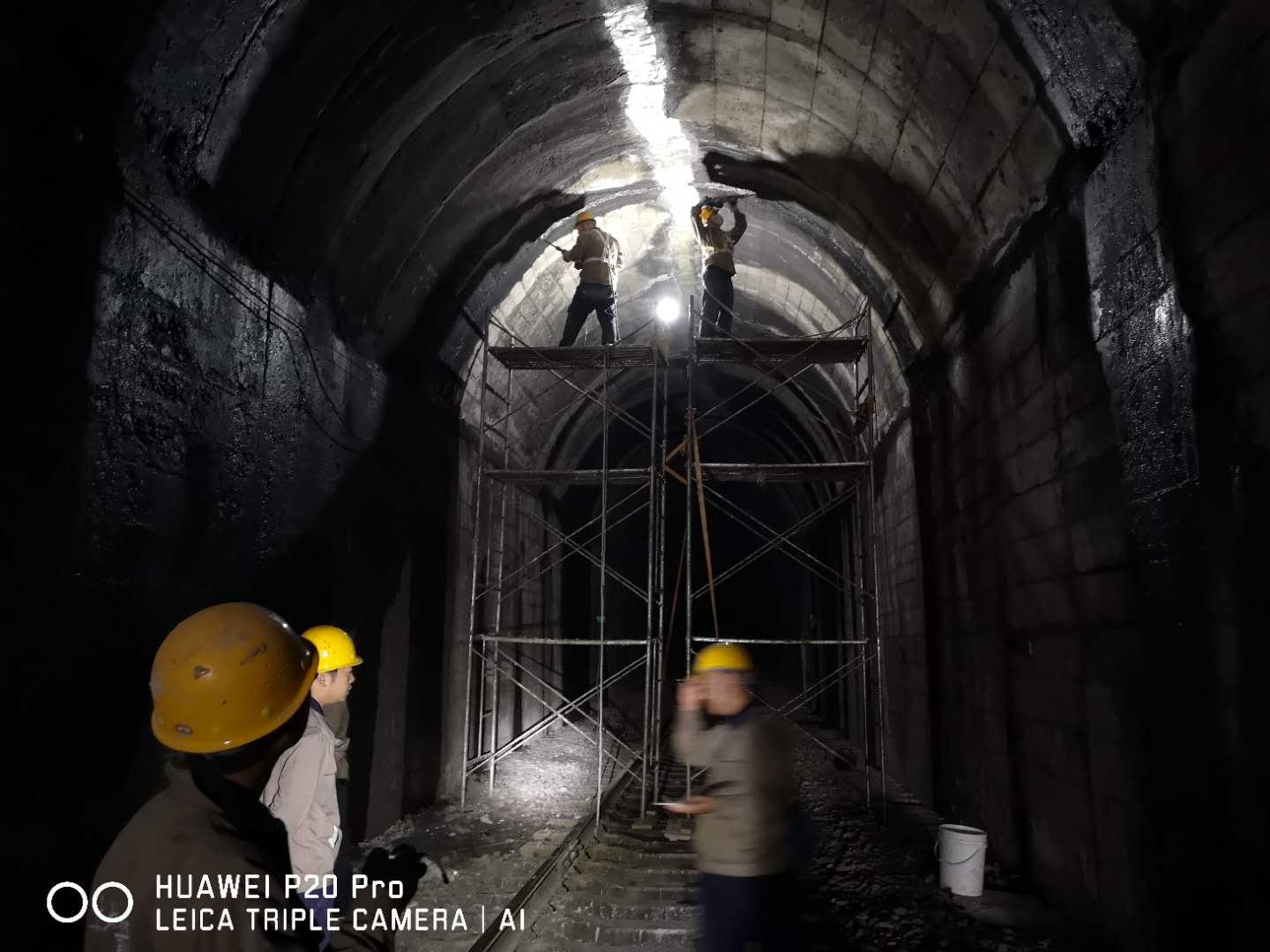 甘钟线程家坬隧道防水堵漏工程