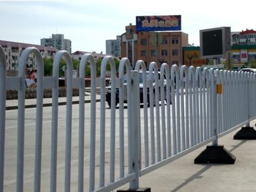贵州市政护栏厂家直销公路防撞栏人车分离栏