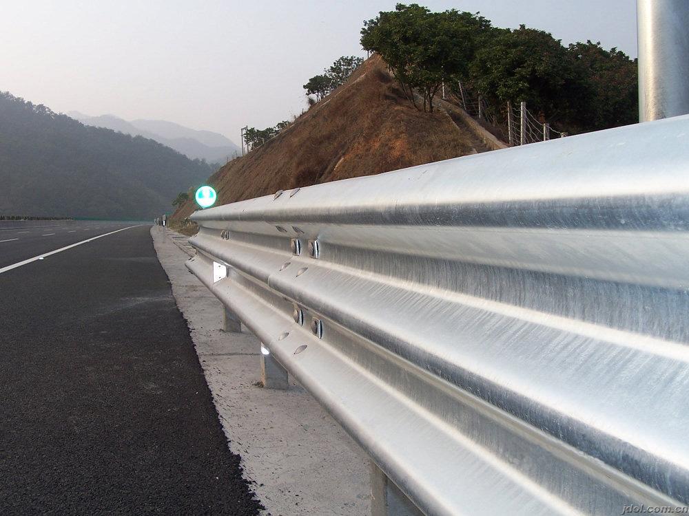 常年批发喷塑护栏板 热镀锌护栏板 高速公路护栏板