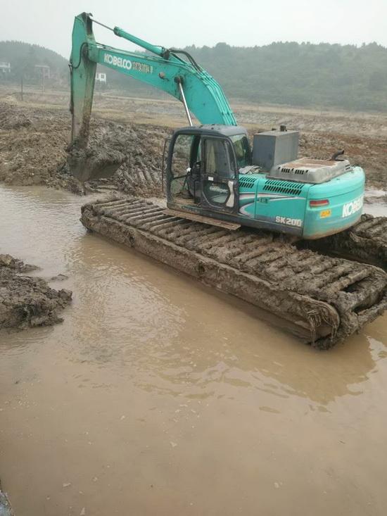 江苏湿地挖掘机出租水上挖机租赁收费合理