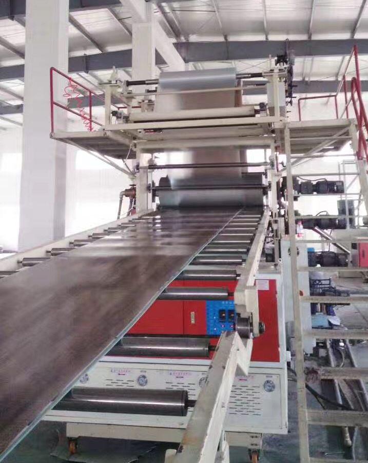 博宇SPC石塑地板生产线设备新技术