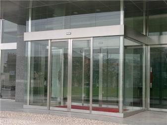 北京三里屯安装自动门和玻璃门