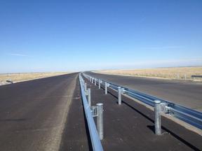 公路波形护栏安装高速交安工程施工