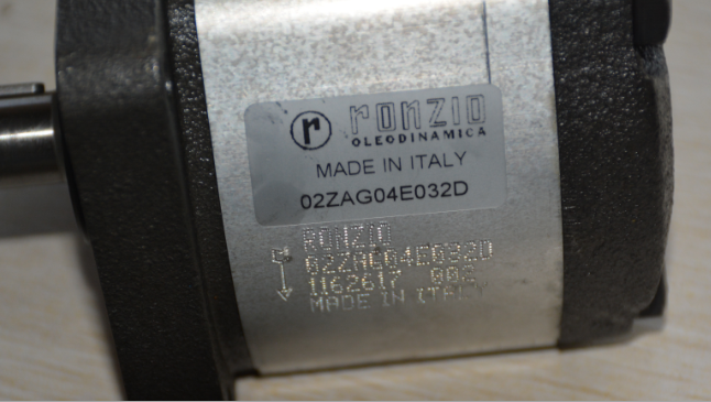 RONZIO（罗茨）齿轮油泵型号03ZBG45L248S