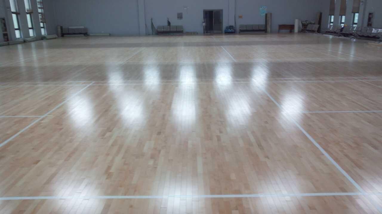 枫木体育木地板安装，篮球木地板