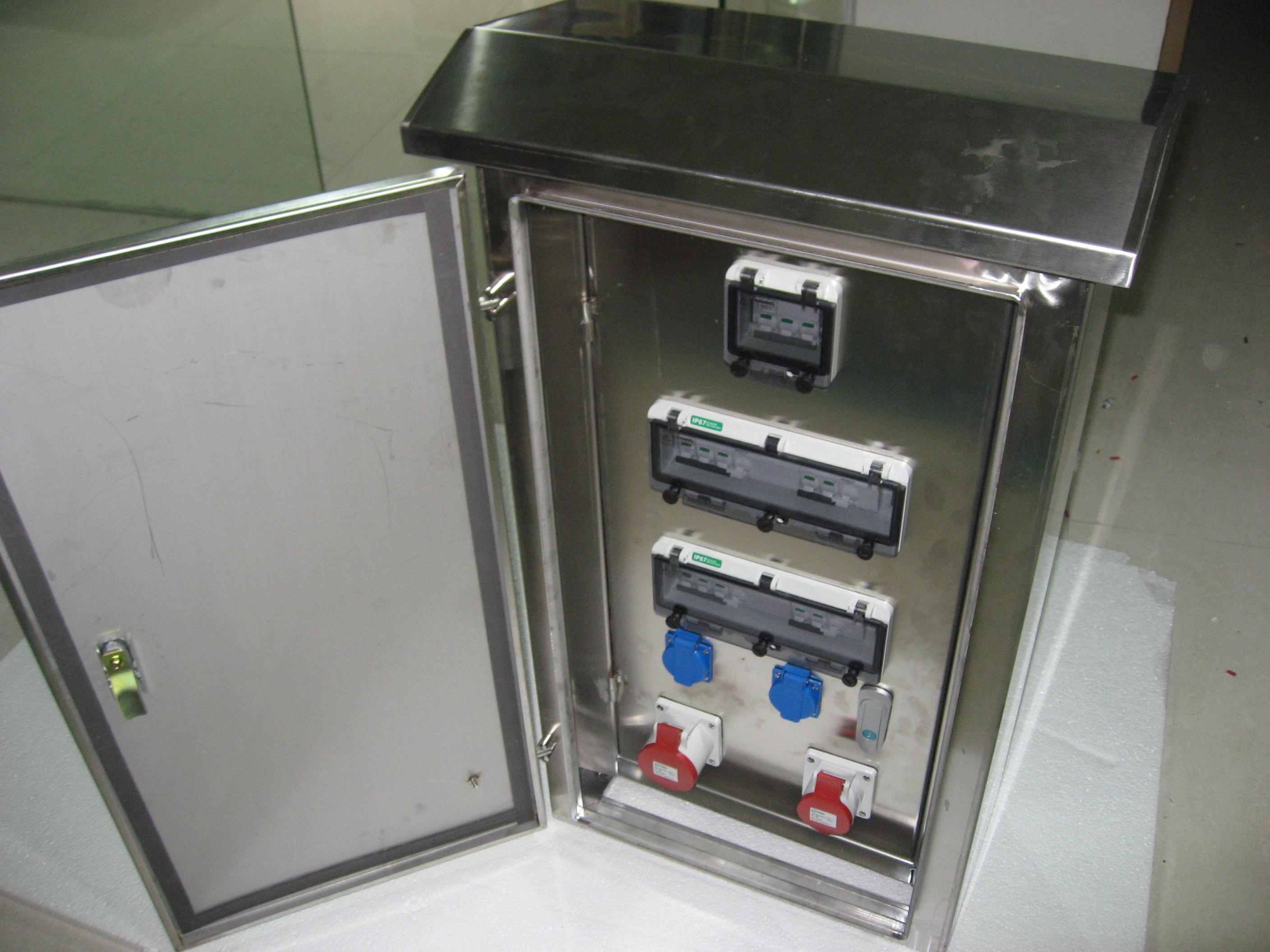 新品CEE防水配电箱 工业插座箱 配3相电流表 可订做