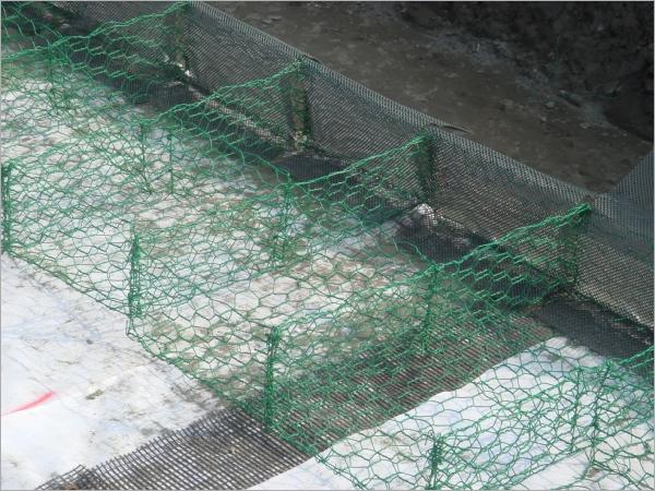 生态河堤防护雷诺护垫，河岸护坡水利用石笼护垫