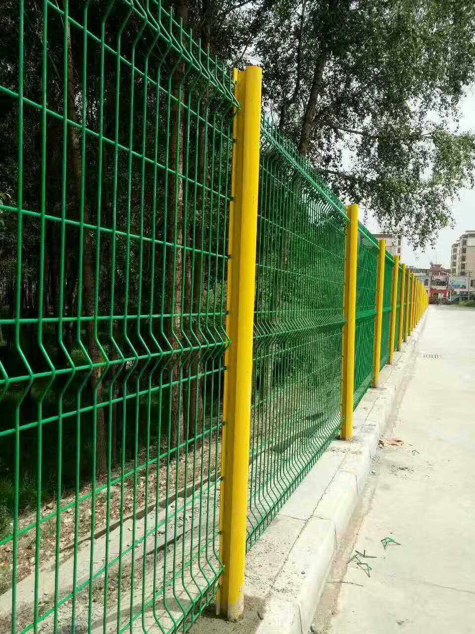 博盈市政围墙三角折弯铁丝网围栏@加高型折弯护栏网