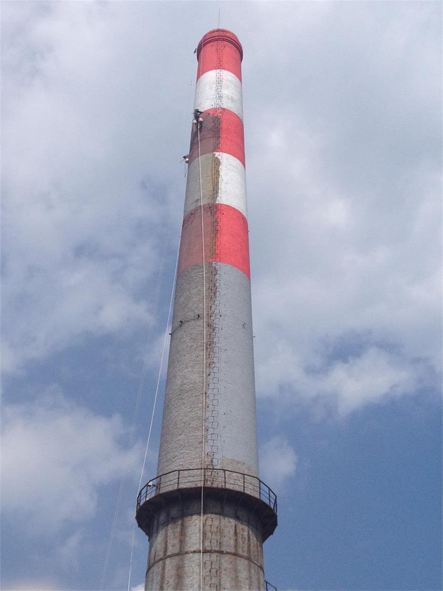 电厂80米烟囱刷色环美化