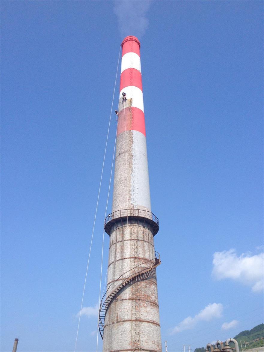 电厂80米烟囱刷色环美化
