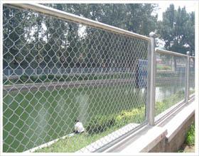 河岸防护网，水渠防护网，水库防护网，池塘防护网，水渠围栏，水库围栏，池塘围栏，河道防护网