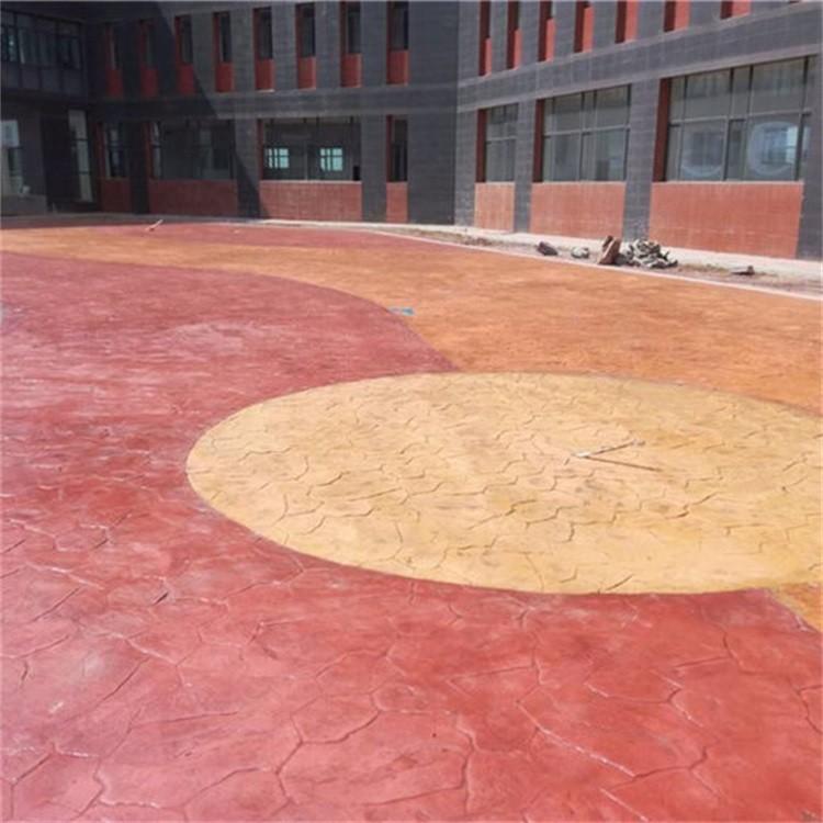 新疆小区透水混凝土地坪C30水泥压印路面包工包料