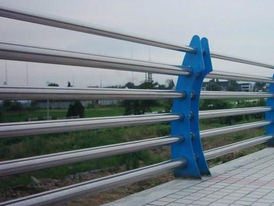 不锈钢碳素钢复合管护栏同步复合而成