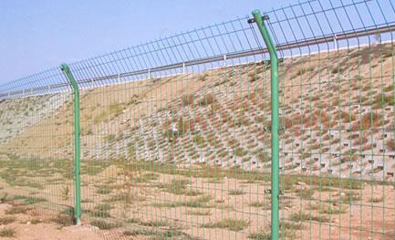 浸塑护栏网浸塑围栏网浸塑钢板网护栏