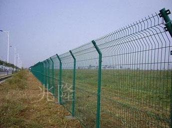 山东双边丝公路围栏网，特殊规格可加工定做