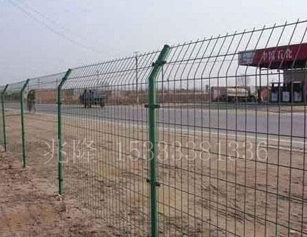 山东双边丝公路围栏网，特殊规格可加工定做