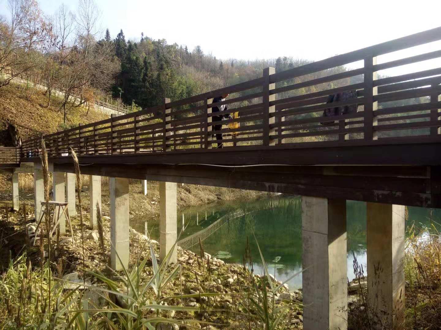 安康石泉鬼谷岭景区公园木塑地板栈道塑木栏杆安装完成