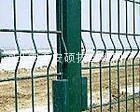 勾花护栏网、钢板护栏网、美格网护栏、隔离棚、刀片刺丝防护网、PVC包塑铁丝护栏网、镀锌钢丝护栏网