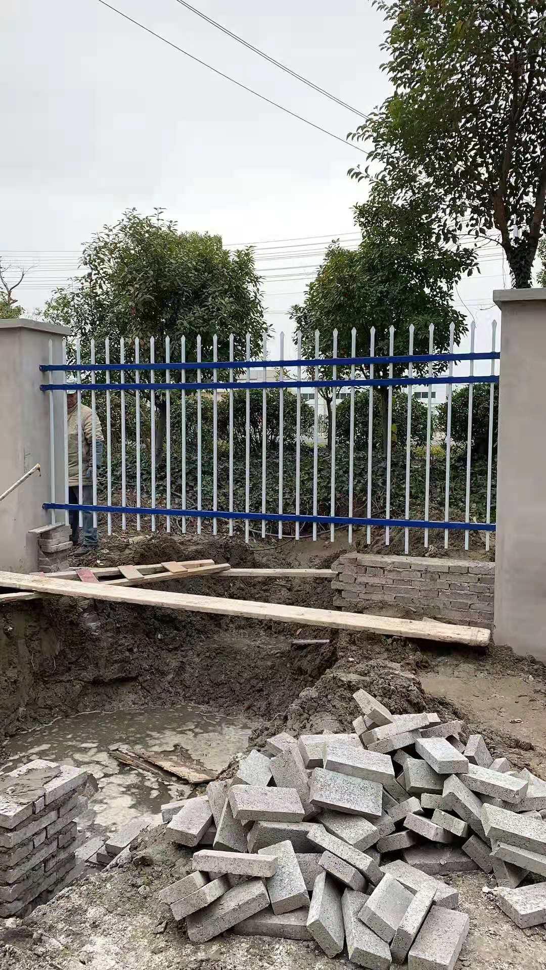 锌钢围墙栏杆安装 小区围墙护栏厂家 这款大气简单