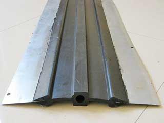 钢板止水带之间的接口可采用搭接焊接