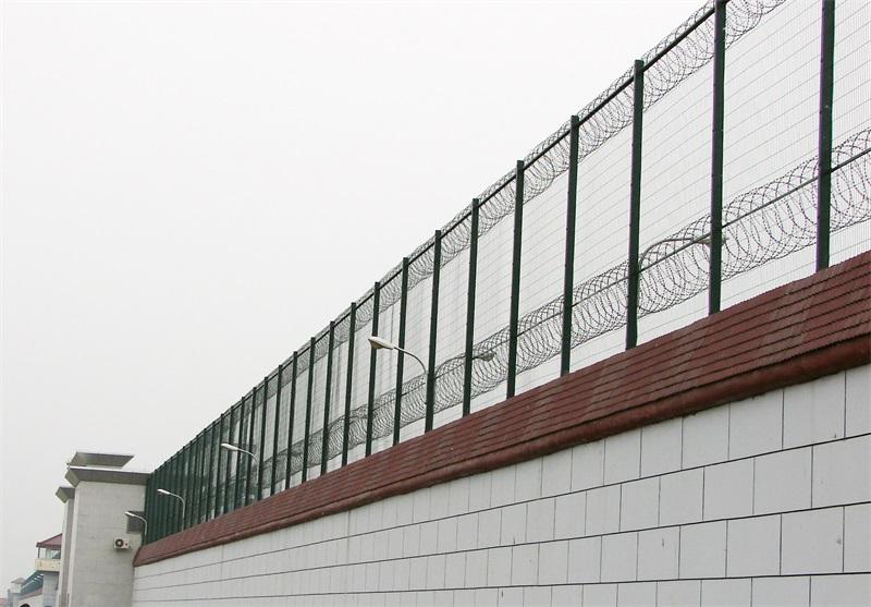 监狱钢网墙 监狱隔离网墙 监狱围墙隔离网