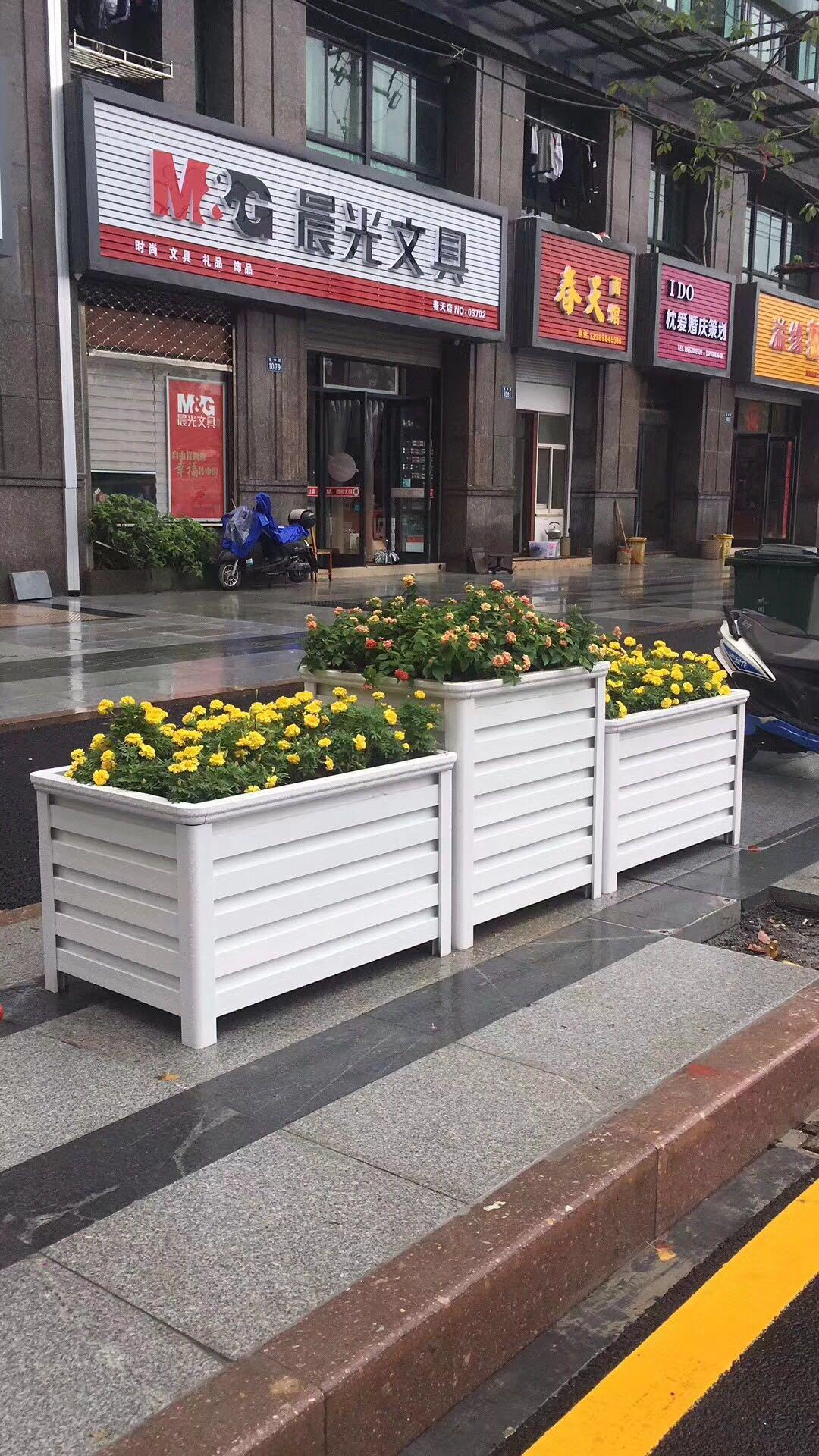 汉中人行隔离花箱，铝合金座椅组合花箱定做，汉中移动广场花箱厂家