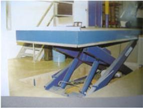 供应仓库装卸货高度调节板-液压剪叉式升降平台