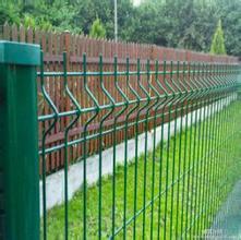 湖北浸塑护栏网三折弯护栏网钢丝围栏网厂家