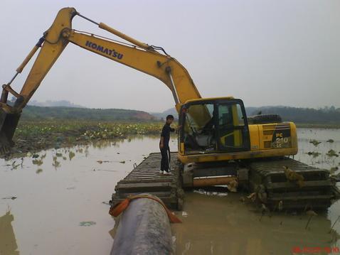 履带式水陆挖掘机，小型水挖机出售、租赁18573609999