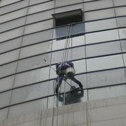 襄樊市大厦玻璃幕墙清洗