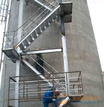 舟山烟囱平台旋转楼梯安装、Z形钢折梯安装、安装螺旋形爬梯