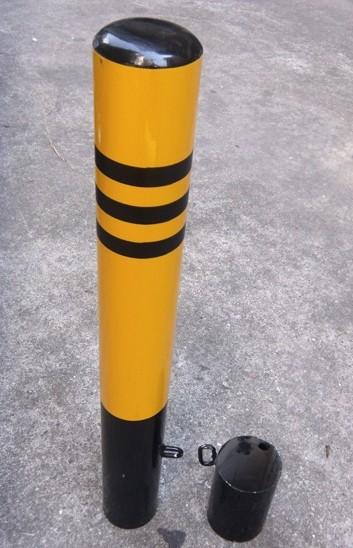 蛇口防护桩用在十字路口红路灯处