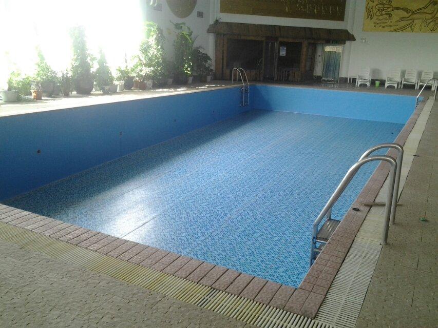 泳池防水胶膜旺季泳池漏水快速维修