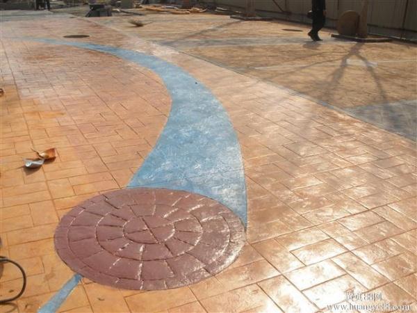 南京透水混凝土价格 苏州彩色压花地坪做法 无锡彩色防滑路面